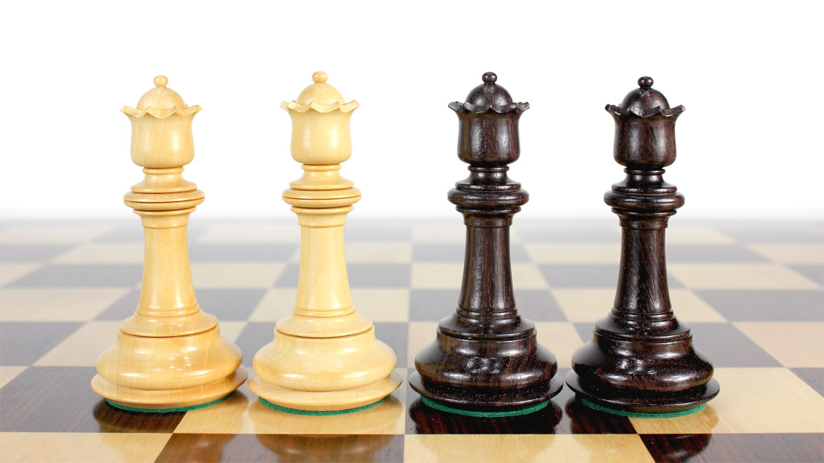 2 extra Queens provided with this set. Total 34 Chess Pieces.